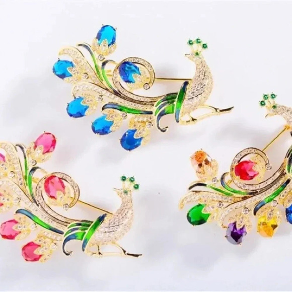 VQ Peacock Brooch - Picture 3 of 5